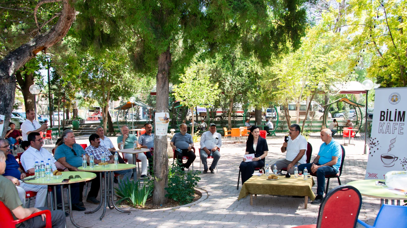 Bilim, kampüsten tarlaya ulaştı: Selçuk Üniversitesinden İçeri Çumra’da “Bilim Kafe” etkinliği